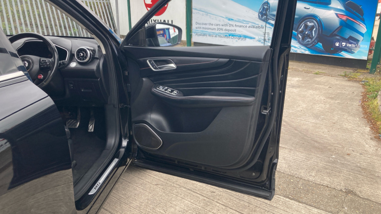 MG HS 1.5 T-GDI Trophy 5dr DCT Petrol Hatchback